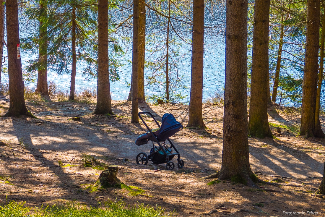 Foto: Martin Zehrer - Groß und Klein... Unterwegs am Fichtelsee! ;-) 