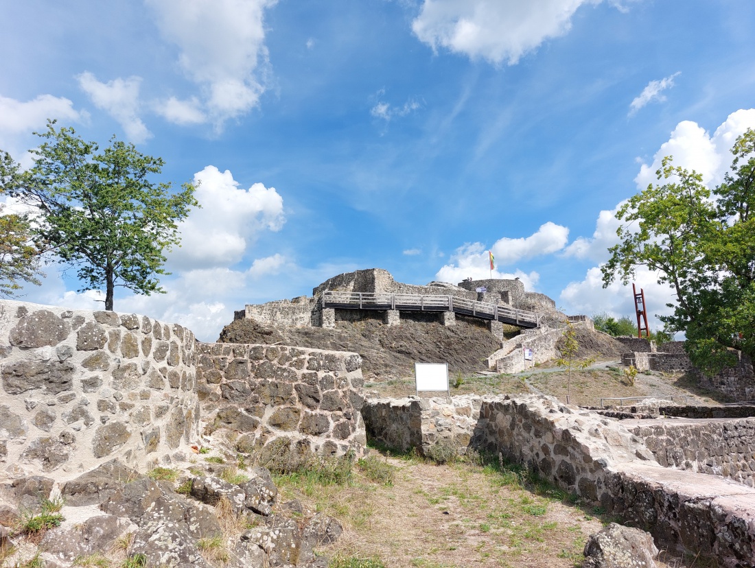 Foto: Martin Zehrer - Der Blick über die Schlossberg-Burgmauern... 