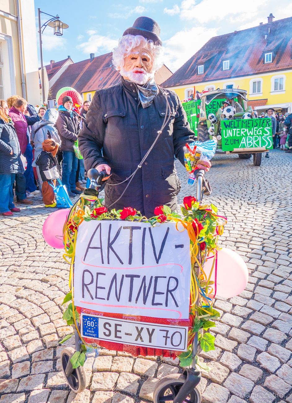 Faschingszug durch Waldeck 2026 - WCV Helau!!!

Am 15. Februar 2026 war es wieder soweit. Tausende Besucher jubelten den Narren zu, das Wetter wurde wie bestellt, wunderschön. Die Sonne strahlte und alle Menschen waren voller Faschings-Laune. WCV Helau!!!!
