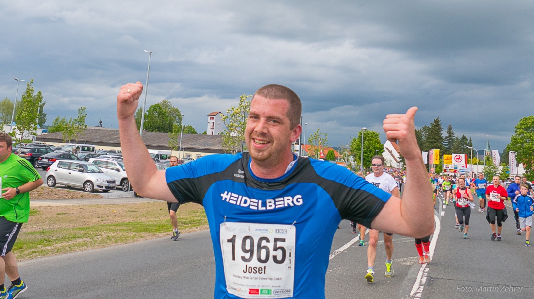 Foto: Martin Zehrer - Nofi-Lauf 2017: Start am Stadtplatz und Ziel beim Siemens... 5,9 Kilometer durch Kemnath und rund herum. Mehr als 8000 Teilnehmer fanden sich in Kemnath zusammen um die S 
