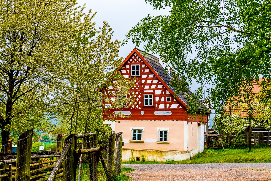 Foto: Martin Zehrer - Das Oberpfälzer Freilandmuseum Neusath-Perschen zeigt das Leben und Wohnen der Menschen in der Oberpfalz der vergangenen Jahrhunderte.<br />
Viele ehemalige Bauernhöfe wurden  