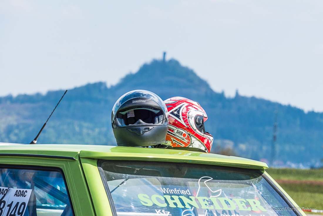 Foto: Martin Zehrer - Unten Motorsport, oben der Rauhe Kulm... 