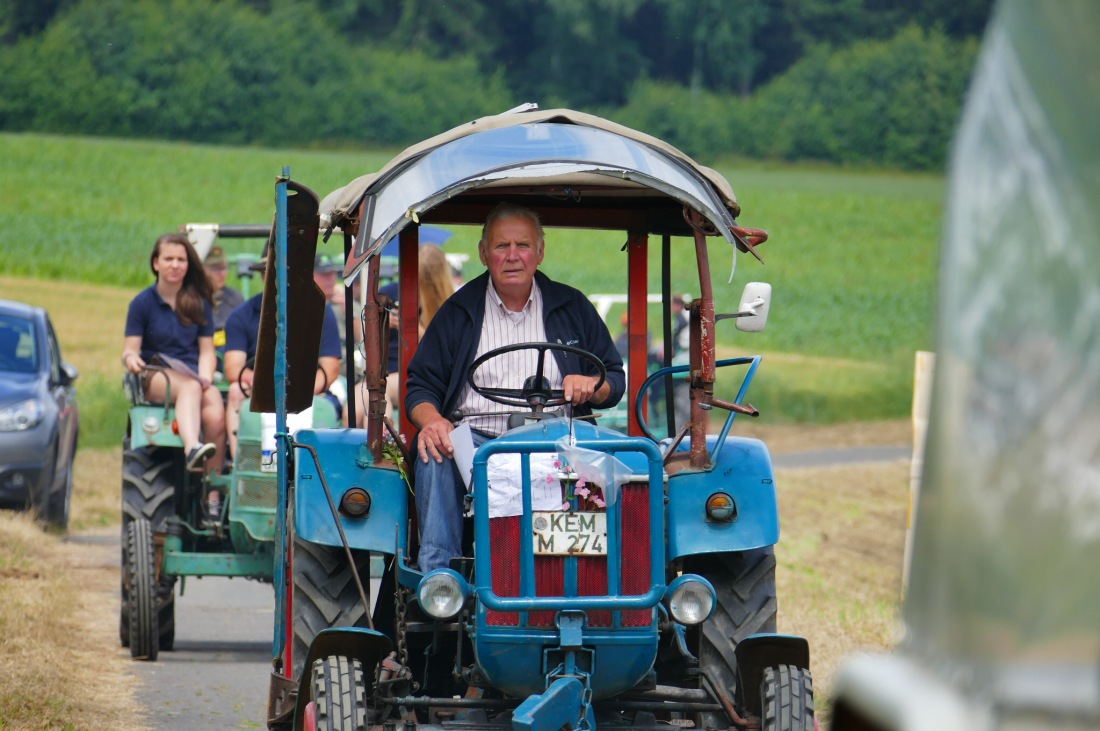 Foto: Martin Zehrer - Traktortreffen 2016 in Oberwappenöst<br />
Trotz Regen am Vormittag kamen an diesem Sonntag ca. 120 Oldtimer-Bulldogs und unzählige Besucher. Zum Mittag hin klarte das Wetter  