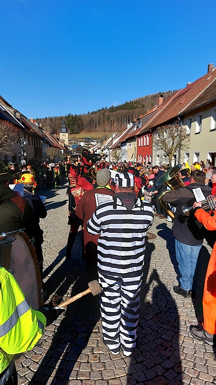 Faschingszug durch Waldeck 2026 - WCV Helau!!!

Am 15. Februar 2026 war es wieder soweit. Tausende Besucher jubelten den Narren zu, das Wetter wurde wie bestellt, wunderschön. Die Sonne strahlte und alle Menschen waren voller Faschings-Laune. WCV Helau!!!!
