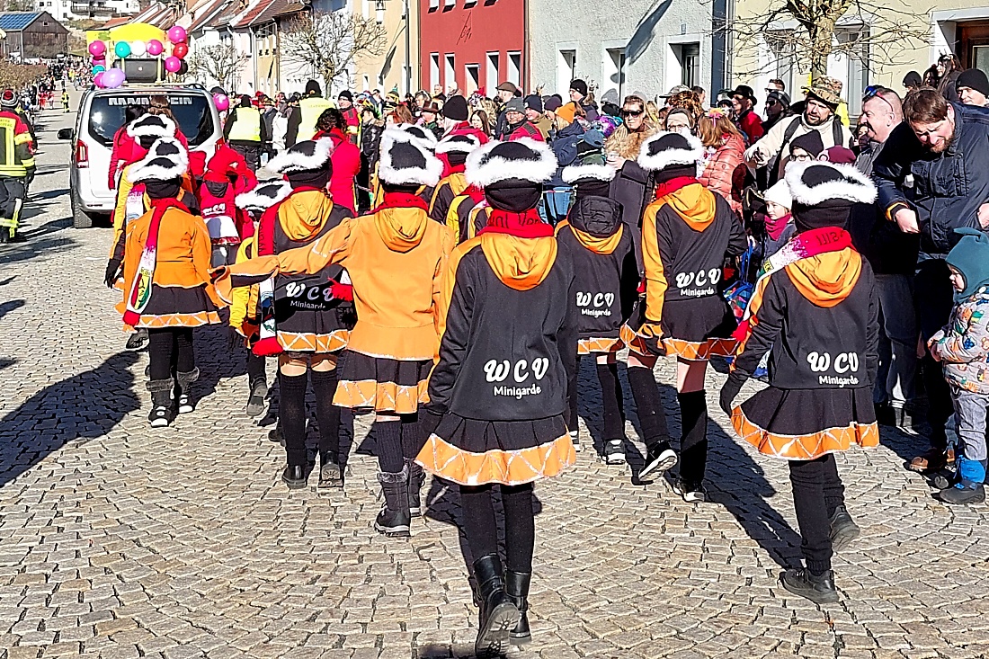 Faschingszug durch Waldeck 2026 - WCV Helau!!!

Am 15. Februar 2026 war es wieder soweit. Tausende Besucher jubelten den Narren zu, das Wetter wurde wie bestellt, wunderschön. Die Sonne strahlte und alle Menschen waren voller Faschings-Laune. WCV Helau!!!!