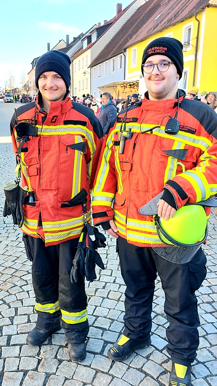 Faschingszug durch Waldeck 2026 - WCV Helau!!!

Am 15. Februar 2026 war es wieder soweit. Tausende Besucher jubelten den Narren zu, das Wetter wurde wie bestellt, wunderschön. Die Sonne strahlte und alle Menschen waren voller Faschings-Laune. WCV Helau!!!!