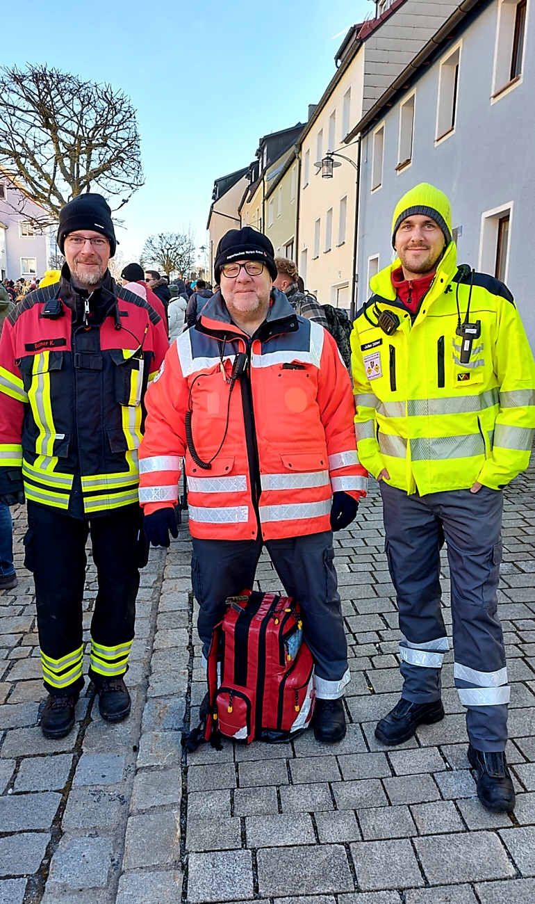 Faschingszug durch Waldeck 2026 - WCV Helau!!!

Am 15. Februar 2026 war es wieder soweit. Tausende Besucher jubelten den Narren zu, das Wetter wurde wie bestellt, wunderschön. Die Sonne strahlte und alle Menschen waren voller Faschings-Laune. WCV Helau!!!!