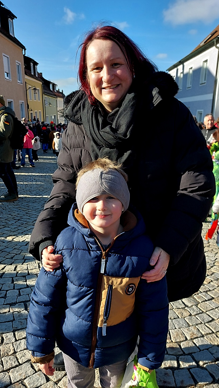 Faschingszug durch Waldeck 2026 - WCV Helau!!!

Am 15. Februar 2026 war es wieder soweit. Tausende Besucher jubelten den Narren zu, das Wetter wurde wie bestellt, wunderschön. Die Sonne strahlte und alle Menschen waren voller Faschings-Laune. WCV Helau!!!!