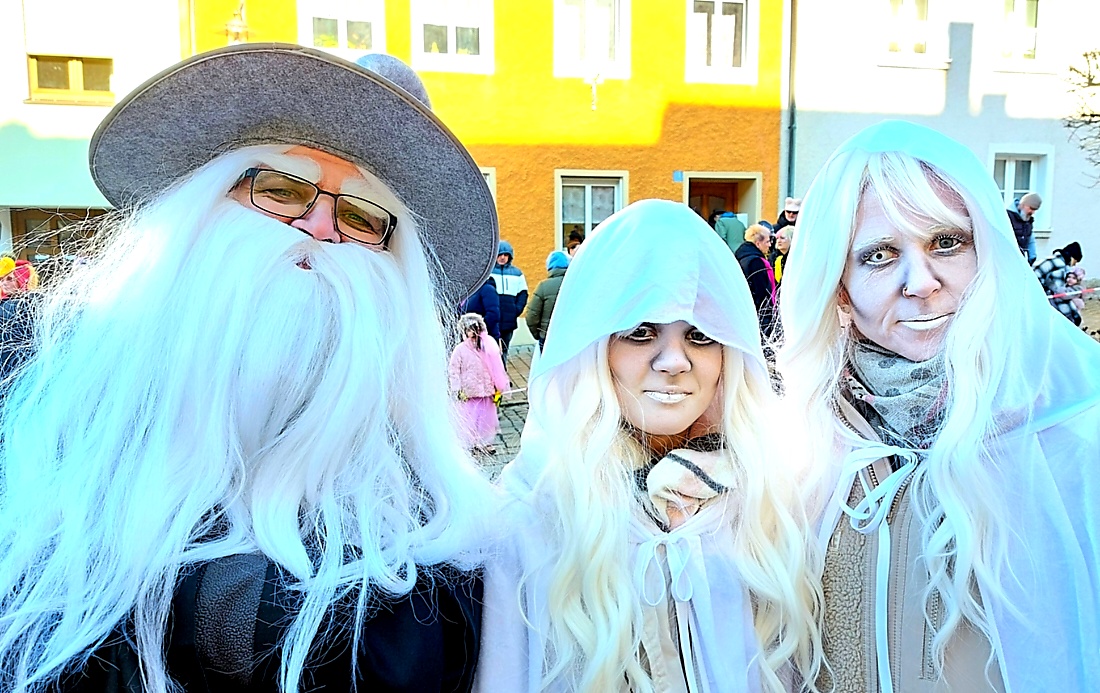 Faschingszug durch Waldeck 2026 - WCV Helau!!!

Am 15. Februar 2026 war es wieder soweit. Tausende Besucher jubelten den Narren zu, das Wetter wurde wie bestellt, wunderschön. Die Sonne strahlte und alle Menschen waren voller Faschings-Laune. WCV Helau!!!!