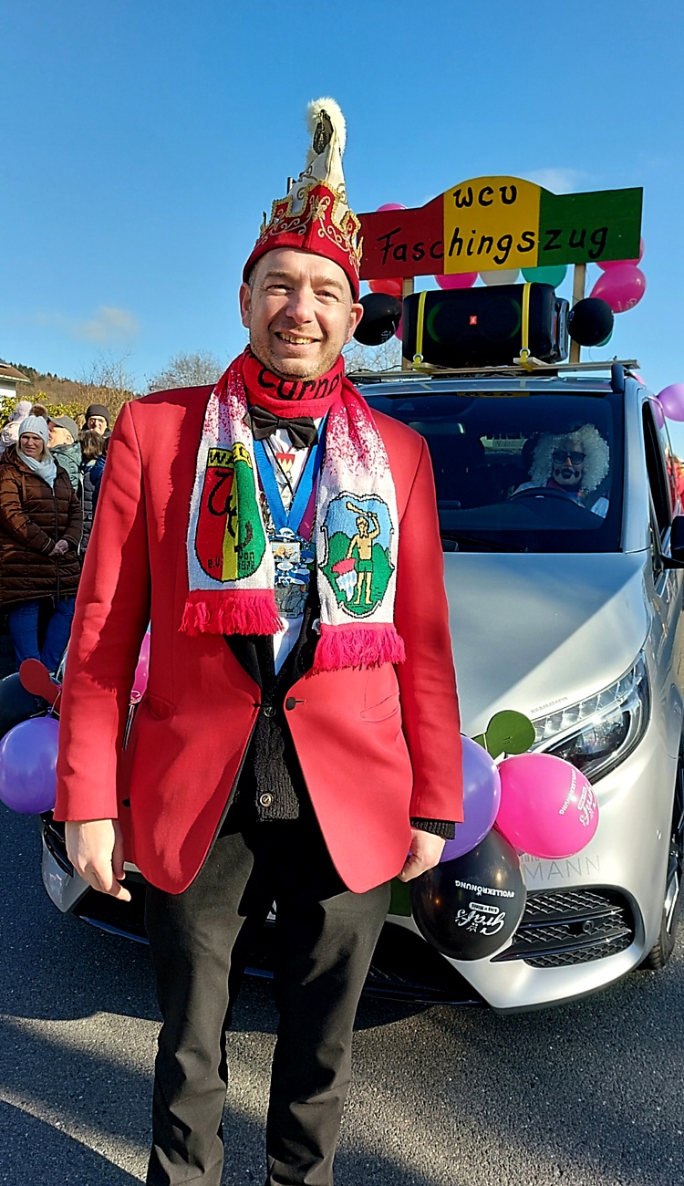 Faschingszug durch Waldeck 2026 - WCV Helau!!!

Am 15. Februar 2026 war es wieder soweit. Tausende Besucher jubelten den Narren zu, das Wetter wurde wie bestellt, wunderschön. Die Sonne strahlte und alle Menschen waren voller Faschings-Laune. WCV Helau!!!!
