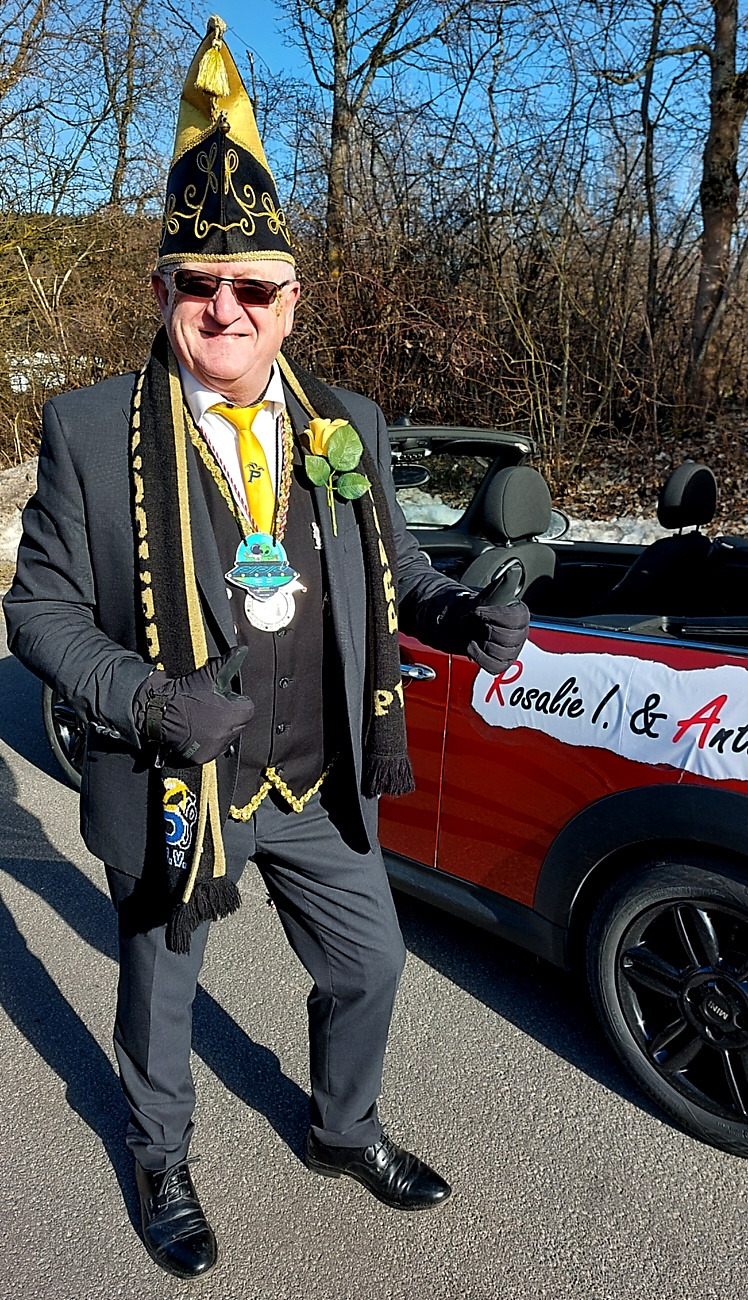 Faschingszug durch Waldeck 2026 - WCV Helau!!!

Am 15. Februar 2026 war es wieder soweit. Tausende Besucher jubelten den Narren zu, das Wetter wurde wie bestellt, wunderschön. Die Sonne strahlte und alle Menschen waren voller Faschings-Laune. WCV Helau!!!!