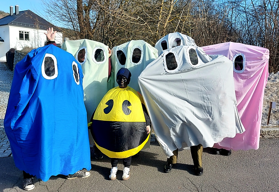 Faschingszug durch Waldeck 2026 - WCV Helau!!!

Am 15. Februar 2026 war es wieder soweit. Tausende Besucher jubelten den Narren zu, das Wetter wurde wie bestellt, wunderschön. Die Sonne strahlte und alle Menschen waren voller Faschings-Laune. WCV Helau!!!!