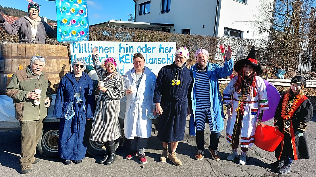 Faschingszug durch Waldeck 2026 - WCV Helau!!!

Am 15. Februar 2026 war es wieder soweit. Tausende Besucher jubelten den Narren zu, das Wetter wurde wie bestellt, wunderschön. Die Sonne strahlte und alle Menschen waren voller Faschings-Laune. WCV Helau!!!!