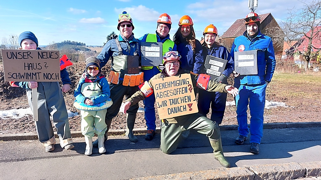 Faschingszug durch Waldeck 2026 - WCV Helau!!!

Am 15. Februar 2026 war es wieder soweit. Tausende Besucher jubelten den Narren zu, das Wetter wurde wie bestellt, wunderschön. Die Sonne strahlte und alle Menschen waren voller Faschings-Laune. WCV Helau!!!!