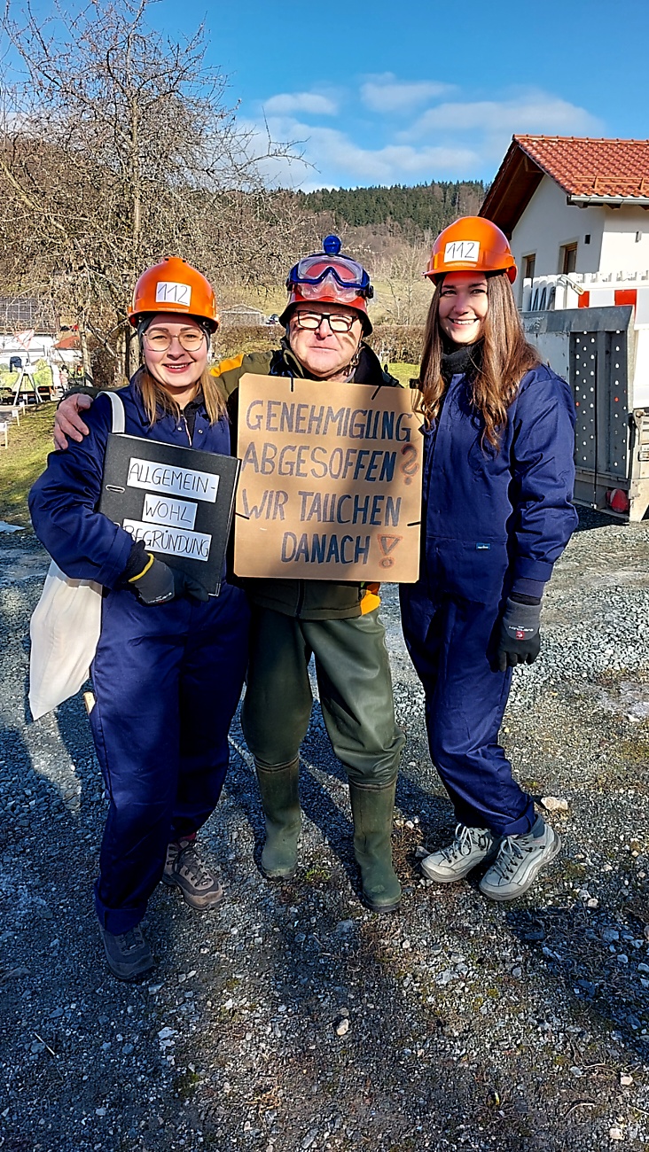 Faschingszug durch Waldeck 2026 - WCV Helau!!!

Am 15. Februar 2026 war es wieder soweit. Tausende Besucher jubelten den Narren zu, das Wetter wurde wie bestellt, wunderschön. Die Sonne strahlte und alle Menschen waren voller Faschings-Laune. WCV Helau!!!!