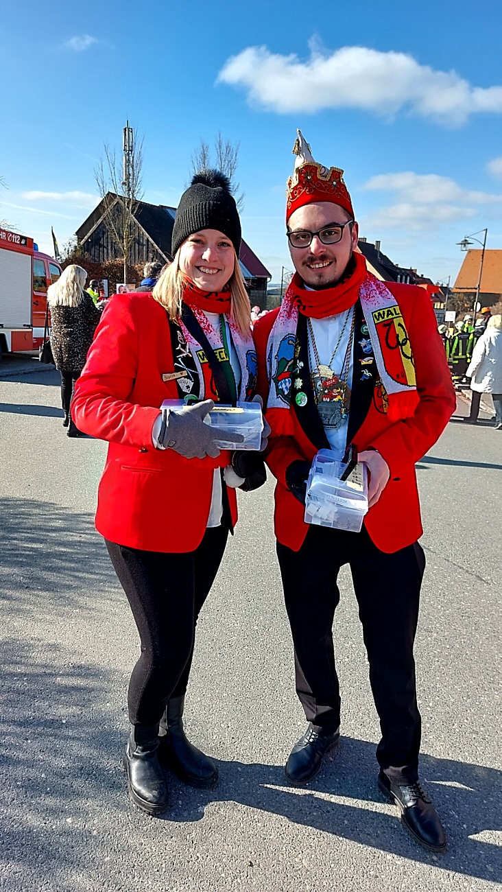 Faschingszug durch Waldeck 2026 - WCV Helau!!!

Am 15. Februar 2026 war es wieder soweit. Tausende Besucher jubelten den Narren zu, das Wetter wurde wie bestellt, wunderschön. Die Sonne strahlte und alle Menschen waren voller Faschings-Laune. WCV Helau!!!!
