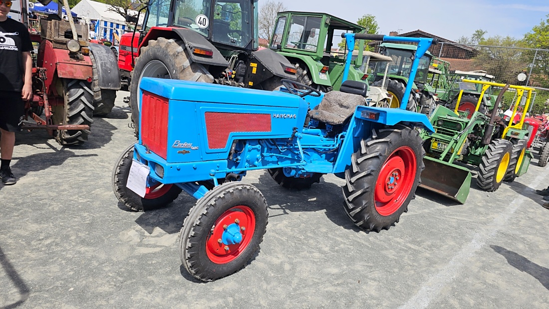 Oldtimer- und Traktortreffen in Kirchenpingarten.
Am 3. Mai 2026 war es wieder soweit...
das Frankenpfälzer Bulldogtreffen lockte hunderte historische Schlepper in den kleinen Ort.
Das Wetter war mit ca. 26 Grad einfach nur herrlich. Die Besucher waren bestens versorgt. 
Organisiert wurde dieses Bulldogtreffen von Peter Heser, der FFW Kirchenpingarten und seinen zahlreichen Mitstreitern...