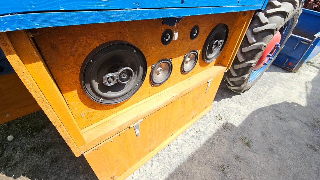 Oldtimer- und Traktortreffen in Kirchenpingarten.
Am 3. Mai 2026 war es wieder soweit...
das Frankenpfälzer Bulldogtreffen lockte hunderte historische Schlepper in den kleinen Ort.
Das Wetter war mit ca. 26 Grad einfach nur herrlich. Die Besucher waren bestens versorgt. 
Organisiert wurde dieses Bulldogtreffen von Peter Heser, der FFW Kirchenpingarten und seinen zahlreichen Mitstreitern...