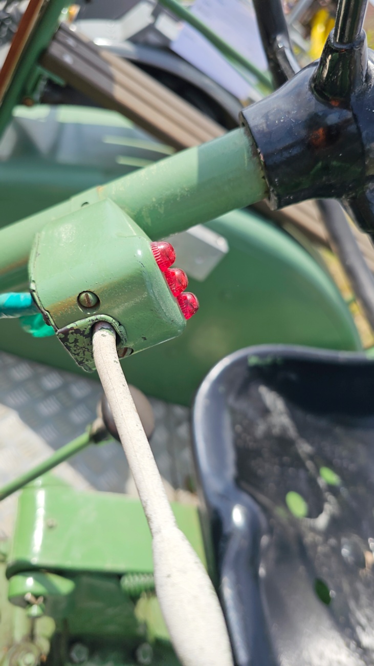 Oldtimer- und Traktortreffen in Kirchenpingarten.
Am 3. Mai 2026 war es wieder soweit...
das Frankenpfälzer Bulldogtreffen lockte hunderte historische Schlepper in den kleinen Ort.
Das Wetter war mit ca. 26 Grad einfach nur herrlich. Die Besucher waren bestens versorgt. 
Organisiert wurde dieses Bulldogtreffen von Peter Heser, der FFW Kirchenpingarten und seinen zahlreichen Mitstreitern...