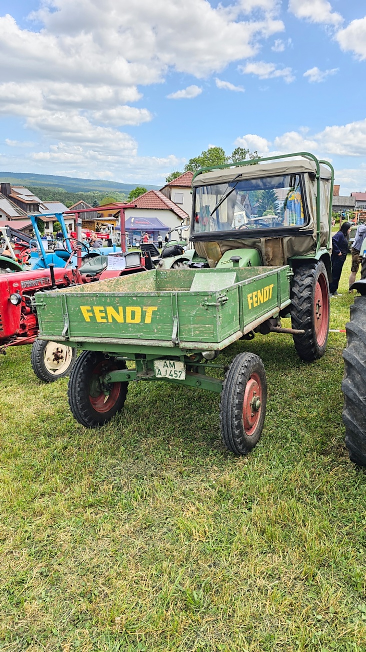Am 7. Juni 2026 fand in Feilersdorf das traditionelle Oldtimer- und Traktortreffen der Oldtimerjugend Feilersdorf statt.
 Bereits ab 9:30 Uhr trafen zahlreiche historische Schlepper und Traktoren ein, die von Besuchern und Technikfreunden bestaunt wurden. 
Für das leibliche Wohl sorgten ein Weißwurstfrühschoppen sowie ein gemeinsames Mittagessen, bevor am Nachmittag eine Rundfahrt durch die Fluren rund um Feilersdorf startete. Die liebevoll gepflegten Oldtimer zeigten eindrucksvoll die Vielfalt vergangener Landtechnik und spiegelten die Begeisterung ihrer Besitzer wider. 

Das Treffen bot eine gelungene Mischung aus Tradition, Geselligkeit und Technikgeschichte und lockte zahlreiche Besucher aus der Region an.