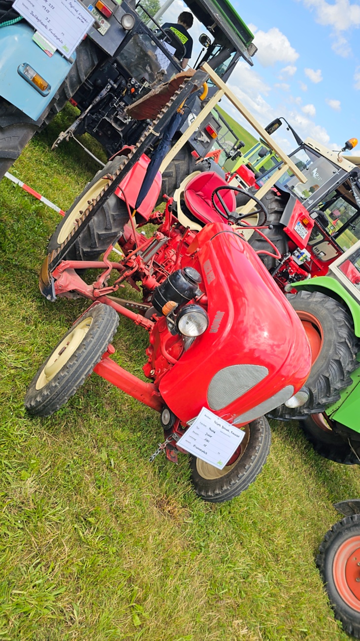 Am 7. Juni 2026 fand in Feilersdorf das traditionelle Oldtimer- und Traktortreffen der Oldtimerjugend Feilersdorf statt.
 Bereits ab 9:30 Uhr trafen zahlreiche historische Schlepper und Traktoren ein, die von Besuchern und Technikfreunden bestaunt wurden. 
Für das leibliche Wohl sorgten ein Weißwurstfrühschoppen sowie ein gemeinsames Mittagessen, bevor am Nachmittag eine Rundfahrt durch die Fluren rund um Feilersdorf startete. Die liebevoll gepflegten Oldtimer zeigten eindrucksvoll die Vielfalt vergangener Landtechnik und spiegelten die Begeisterung ihrer Besitzer wider. 

Das Treffen bot eine gelungene Mischung aus Tradition, Geselligkeit und Technikgeschichte und lockte zahlreiche Besucher aus der Region an.