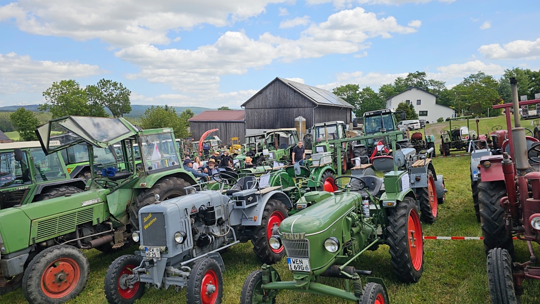 Am 7. Juni 2026 fand in Feilersdorf das traditionelle Oldtimer- und Traktortreffen der Oldtimerjugend Feilersdorf statt.
 Bereits ab 9:30 Uhr trafen zahlreiche historische Schlepper und Traktoren ein, die von Besuchern und Technikfreunden bestaunt wurden. 
Für das leibliche Wohl sorgten ein Weißwurstfrühschoppen sowie ein gemeinsames Mittagessen, bevor am Nachmittag eine Rundfahrt durch die Fluren rund um Feilersdorf startete. Die liebevoll gepflegten Oldtimer zeigten eindrucksvoll die Vielfalt vergangener Landtechnik und spiegelten die Begeisterung ihrer Besitzer wider. 

Das Treffen bot eine gelungene Mischung aus Tradition, Geselligkeit und Technikgeschichte und lockte zahlreiche Besucher aus der Region an.