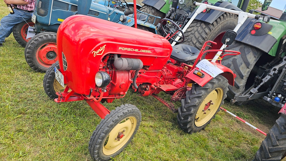 Am 7. Juni 2026 fand in Feilersdorf das traditionelle Oldtimer- und Traktortreffen der Oldtimerjugend Feilersdorf statt.
 Bereits ab 9:30 Uhr trafen zahlreiche historische Schlepper und Traktoren ein, die von Besuchern und Technikfreunden bestaunt wurden. 
Für das leibliche Wohl sorgten ein Weißwurstfrühschoppen sowie ein gemeinsames Mittagessen, bevor am Nachmittag eine Rundfahrt durch die Fluren rund um Feilersdorf startete. Die liebevoll gepflegten Oldtimer zeigten eindrucksvoll die Vielfalt vergangener Landtechnik und spiegelten die Begeisterung ihrer Besitzer wider. 

Das Treffen bot eine gelungene Mischung aus Tradition, Geselligkeit und Technikgeschichte und lockte zahlreiche Besucher aus der Region an.