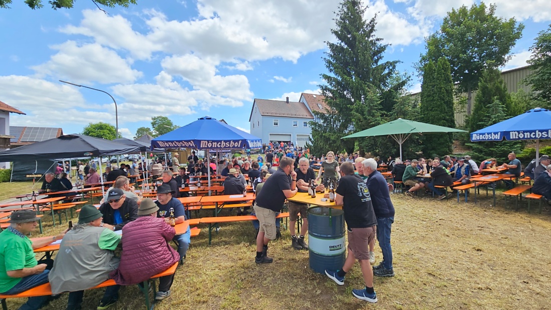 Am 7. Juni 2026 fand in Feilersdorf das traditionelle Oldtimer- und Traktortreffen der Oldtimerjugend Feilersdorf statt.
 Bereits ab 9:30 Uhr trafen zahlreiche historische Schlepper und Traktoren ein, die von Besuchern und Technikfreunden bestaunt wurden. 
Für das leibliche Wohl sorgten ein Weißwurstfrühschoppen sowie ein gemeinsames Mittagessen, bevor am Nachmittag eine Rundfahrt durch die Fluren rund um Feilersdorf startete. Die liebevoll gepflegten Oldtimer zeigten eindrucksvoll die Vielfalt vergangener Landtechnik und spiegelten die Begeisterung ihrer Besitzer wider. 

Das Treffen bot eine gelungene Mischung aus Tradition, Geselligkeit und Technikgeschichte und lockte zahlreiche Besucher aus der Region an.