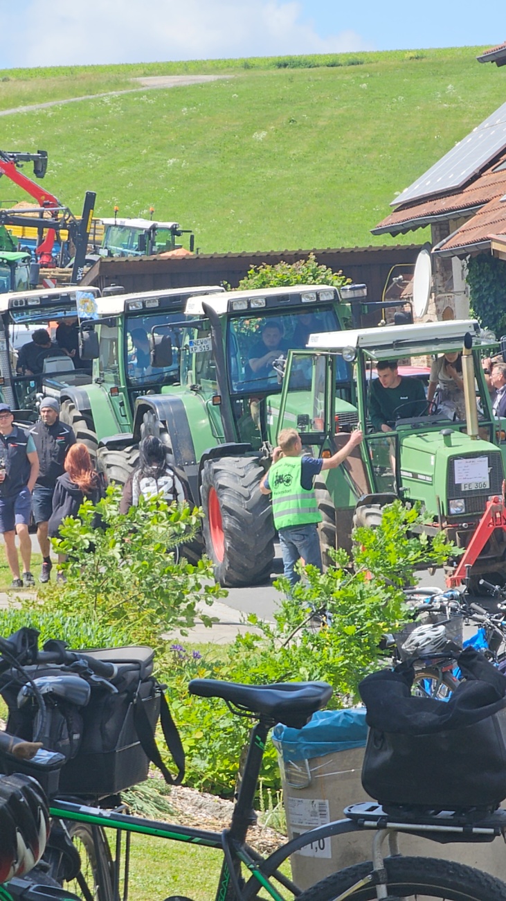 Am 7. Juni 2026 fand in Feilersdorf das traditionelle Oldtimer- und Traktortreffen der Oldtimerjugend Feilersdorf statt.
 Bereits ab 9:30 Uhr trafen zahlreiche historische Schlepper und Traktoren ein, die von Besuchern und Technikfreunden bestaunt wurden. 
Für das leibliche Wohl sorgten ein Weißwurstfrühschoppen sowie ein gemeinsames Mittagessen, bevor am Nachmittag eine Rundfahrt durch die Fluren rund um Feilersdorf startete. Die liebevoll gepflegten Oldtimer zeigten eindrucksvoll die Vielfalt vergangener Landtechnik und spiegelten die Begeisterung ihrer Besitzer wider. 

Das Treffen bot eine gelungene Mischung aus Tradition, Geselligkeit und Technikgeschichte und lockte zahlreiche Besucher aus der Region an.