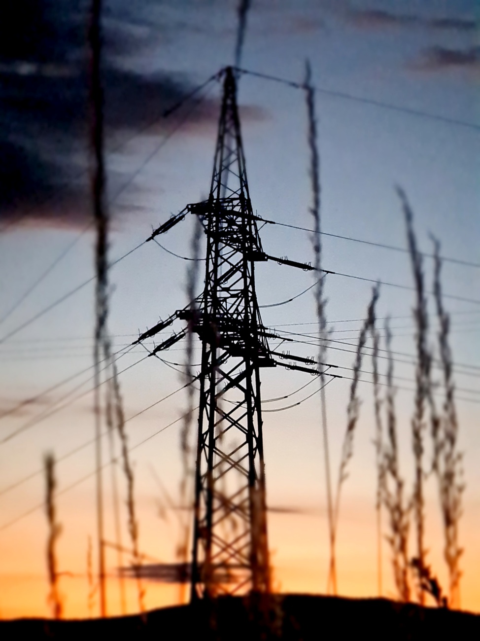 Sonnenuntergang, Natur und Technik... wunderschön!