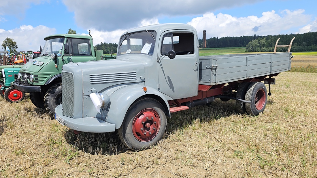 Bilder vom Oldtimer- und Traktortreffen der FFW Oberwappenöst...
Weit über 230 Schlepper und andere Oldtimer machten sich am 18. und 19. Juli 2026 auf nach Oberwappenöst.
Jung und Alt, Familien und Unterstützer der Veranstaltung, trafen sich bei herrlichem Wetter zu einem wunderschönen Tag voller toller Eindrücke.