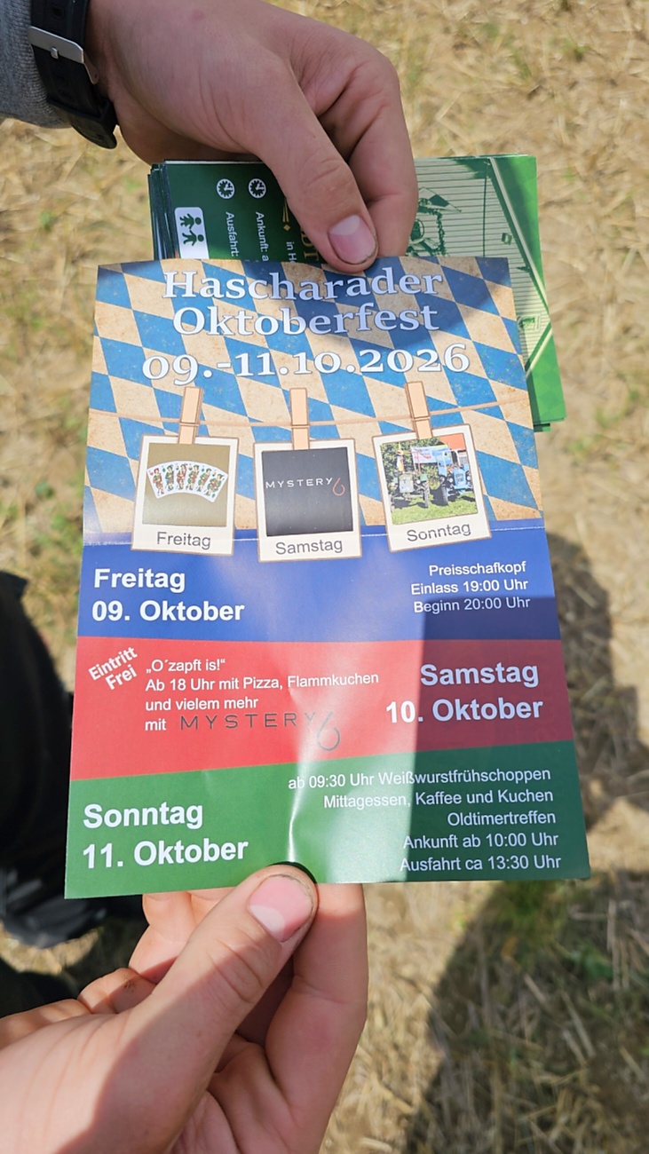 Bilder vom Oldtimer- und Traktortreffen der FFW Oberwappenöst...
Weit über 230 Schlepper und andere Oldtimer machten sich am 18. und 19. Juli 2026 auf nach Oberwappenöst.
Jung und Alt, Familien und Unterstützer der Veranstaltung, trafen sich bei herrlichem Wetter zu einem wunderschönen Tag voller toller Eindrücke.