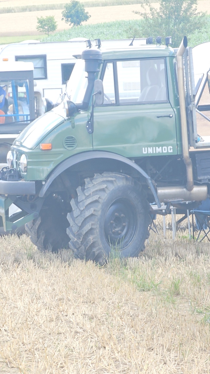 Bilder vom Oldtimer- und Traktortreffen der FFW Oberwappenöst...
Weit über 230 Schlepper und andere Oldtimer machten sich am 18. und 19. Juli 2026 auf nach Oberwappenöst.
Jung und Alt, Familien und Unterstützer der Veranstaltung, trafen sich bei herrlichem Wetter zu einem wunderschönen Tag voller toller Eindrücke.
