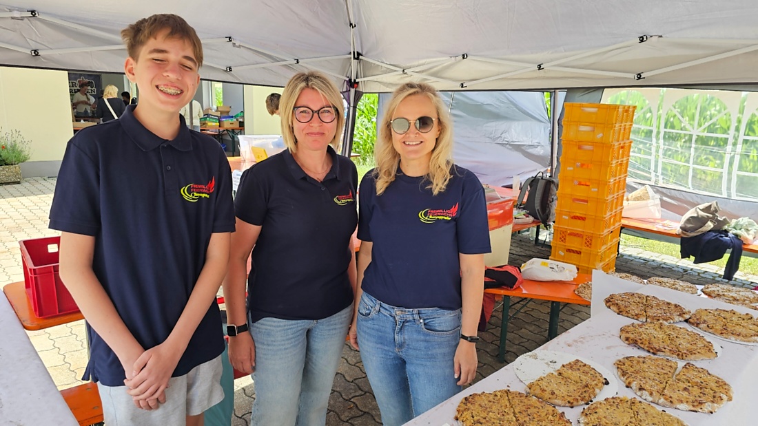 Bilder vom Oldtimer- und Traktortreffen der FFW Oberwappenöst...
Weit über 230 Schlepper und andere Oldtimer machten sich am 18. und 19. Juli 2026 auf nach Oberwappenöst.
Jung und Alt, Familien und Unterstützer der Veranstaltung, trafen sich bei herrlichem Wetter zu einem wunderschönen Tag voller toller Eindrücke.