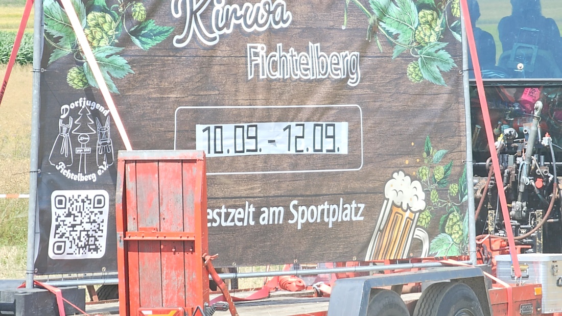 Bilder vom Oldtimer- und Traktortreffen der FFW Oberwappenöst...
Weit über 230 Schlepper und andere Oldtimer machten sich am 18. und 19. Juli 2026 auf nach Oberwappenöst.
Jung und Alt, Familien und Unterstützer der Veranstaltung, trafen sich bei herrlichem Wetter zu einem wunderschönen Tag voller toller Eindrücke.