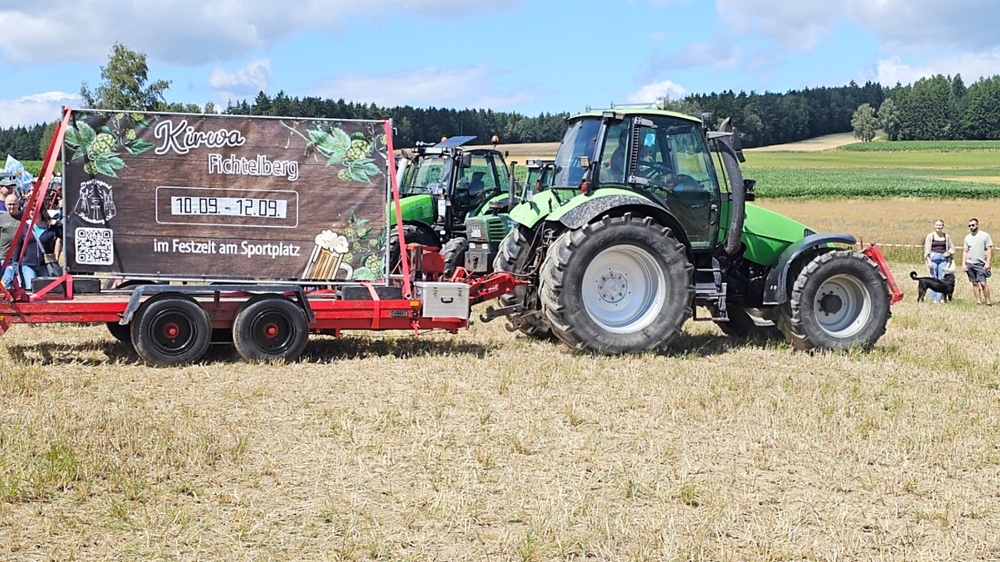 Bilder vom Oldtimer- und Traktortreffen der FFW Oberwappenöst...
Weit über 230 Schlepper und andere Oldtimer machten sich am 18. und 19. Juli 2026 auf nach Oberwappenöst.
Jung und Alt, Familien und Unterstützer der Veranstaltung, trafen sich bei herrlichem Wetter zu einem wunderschönen Tag voller toller Eindrücke.