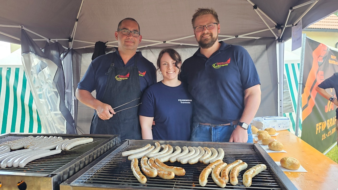 Bilder vom Oldtimer- und Traktortreffen der FFW Oberwappenöst...
Weit über 230 Schlepper und andere Oldtimer machten sich am 18. und 19. Juli 2026 auf nach Oberwappenöst.
Jung und Alt, Familien und Unterstützer der Veranstaltung, trafen sich bei herrlichem Wetter zu einem wunderschönen Tag voller toller Eindrücke.