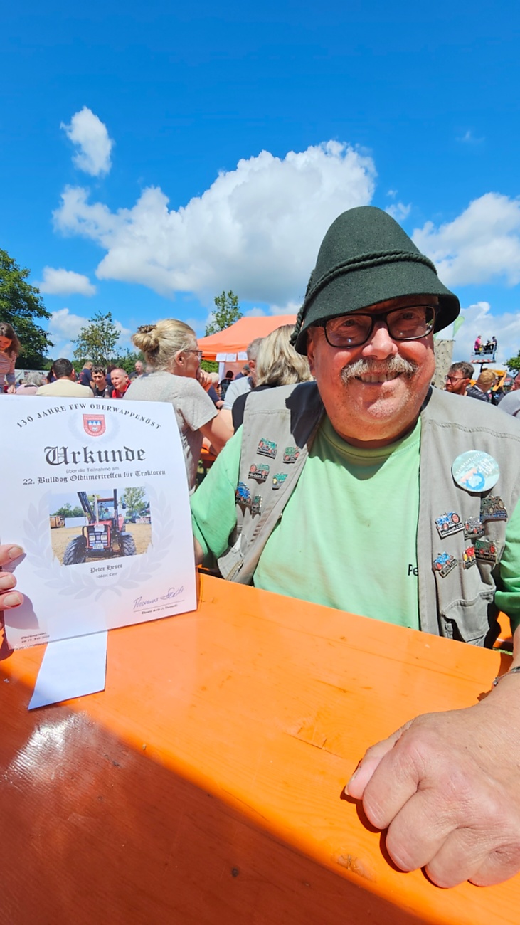 Bilder vom Oldtimer- und Traktortreffen der FFW Oberwappenöst...
Weit über 230 Schlepper und andere Oldtimer machten sich am 18. und 19. Juli 2026 auf nach Oberwappenöst.
Jung und Alt, Familien und Unterstützer der Veranstaltung, trafen sich bei herrlichem Wetter zu einem wunderschönen Tag voller toller Eindrücke.