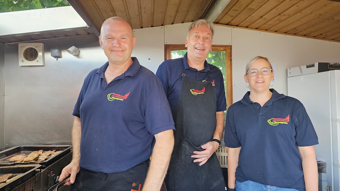 Bilder vom Oldtimer- und Traktortreffen der FFW Oberwappenöst...
Weit über 230 Schlepper und andere Oldtimer machten sich am 18. und 19. Juli 2026 auf nach Oberwappenöst.
Jung und Alt, Familien und Unterstützer der Veranstaltung, trafen sich bei herrlichem Wetter zu einem wunderschönen Tag voller toller Eindrücke.