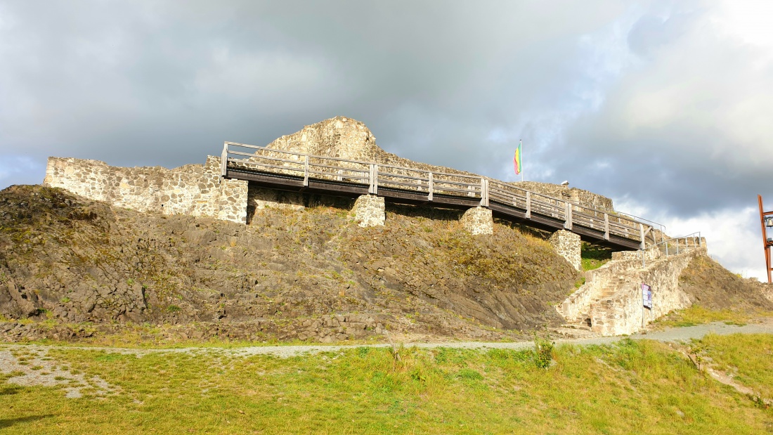 Foto: Martin Zehrer - Oben, am Schlossberg bei Waldeck... 