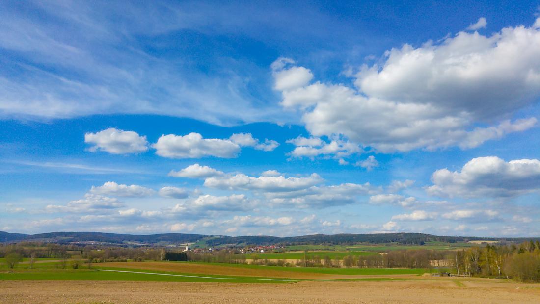Foto: Martin Zehrer - Einzel-Person-Wanderung...<br />
<br />
Geniale Natur, blauer Himmel mit Wolken-Dekor und strahlender Sonnenschein...<br />
<br />
Vergiss nicht: Das Leben ist schön!!!<br />
<br />
10. April 2020 