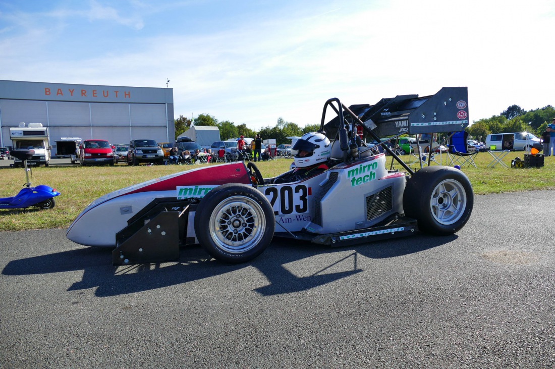 Foto: Martin Zehrer - Ehemaliges Formel-Student-Rennfahrzeug...<br />
<br />
Flugplatz-Slalom des MSC-Sophiental. Bestes Wetter, top Teilnehmer, fairer Motorsport Nähe Bindlach! 