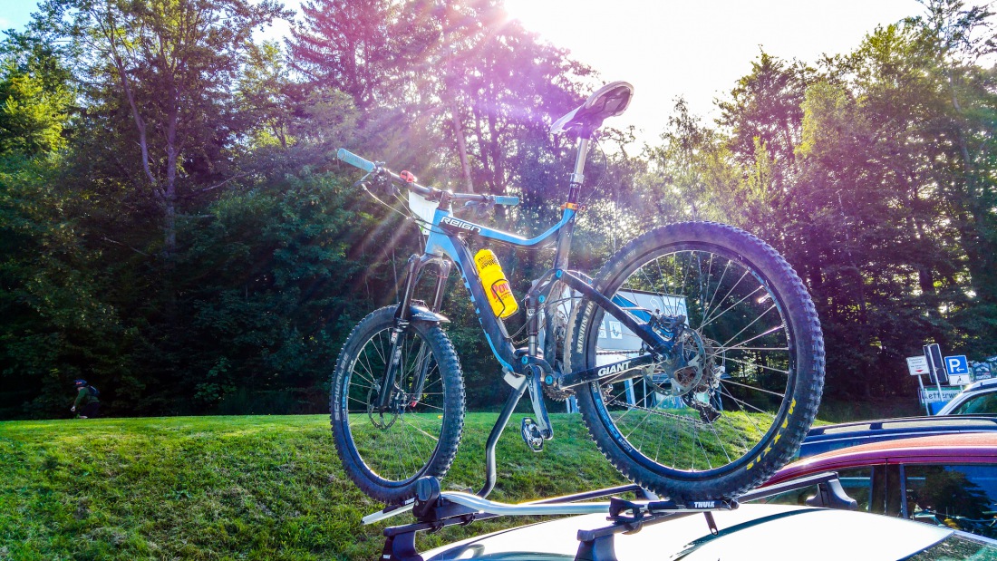 Foto: Martin Zehrer - Die Morgensonne blinzelt durch die Speichen.<br />
<br />
Heute, am 20.8.2016 starten am Ochsenkopf die Rennen zur Enduro one Serie.<br />
Mountainbiker aus dem In- und Ausland wollen A 