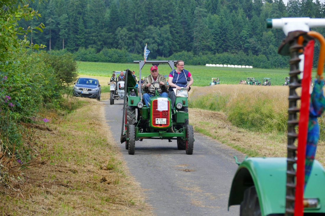 Foto: Martin Zehrer - Traktortreffen 2016 in Oberwappenöst<br />
Trotz Regen am Vormittag kamen an diesem Sonntag ca. 120 Oldtimer-Bulldogs und unzählige Besucher. Zum Mittag hin klarte das Wetter  