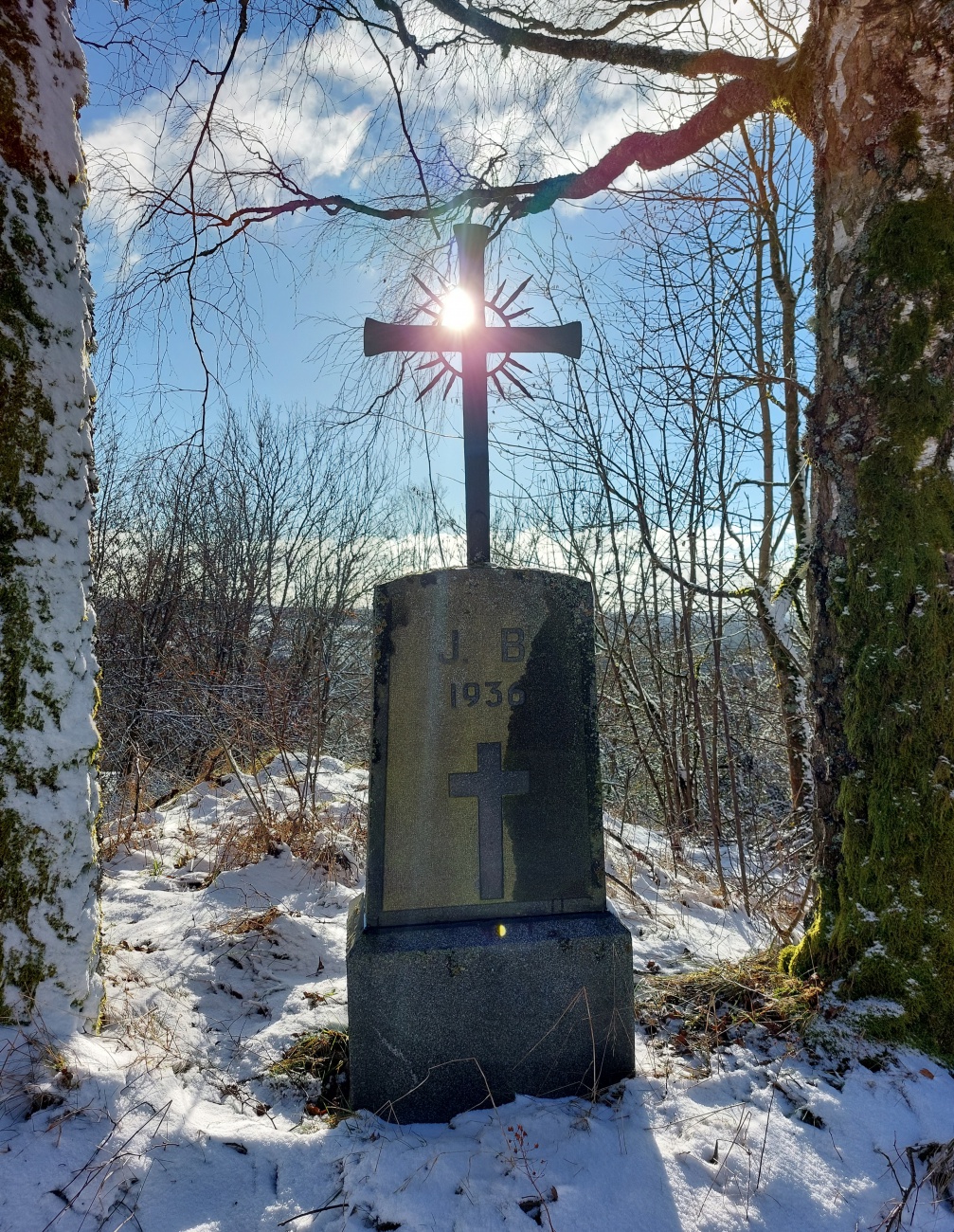 Foto: Martin Zehrer - Herrliche Winter-Wanderung zum waldecker Schlossberg.<br />
Sonne, blauer Himmel und ein Rucksack mit guter Brotzeit.<br />
Was für ein wunderschöner Tag zu zweit! :-) 