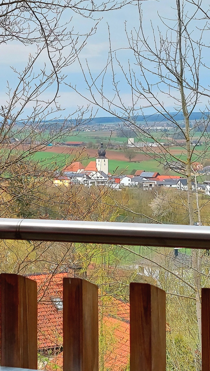 Foto: Martin Zehrer - Die Kirche von Mockersdorf, von der Kulm-Terrasse aus gesehen... 