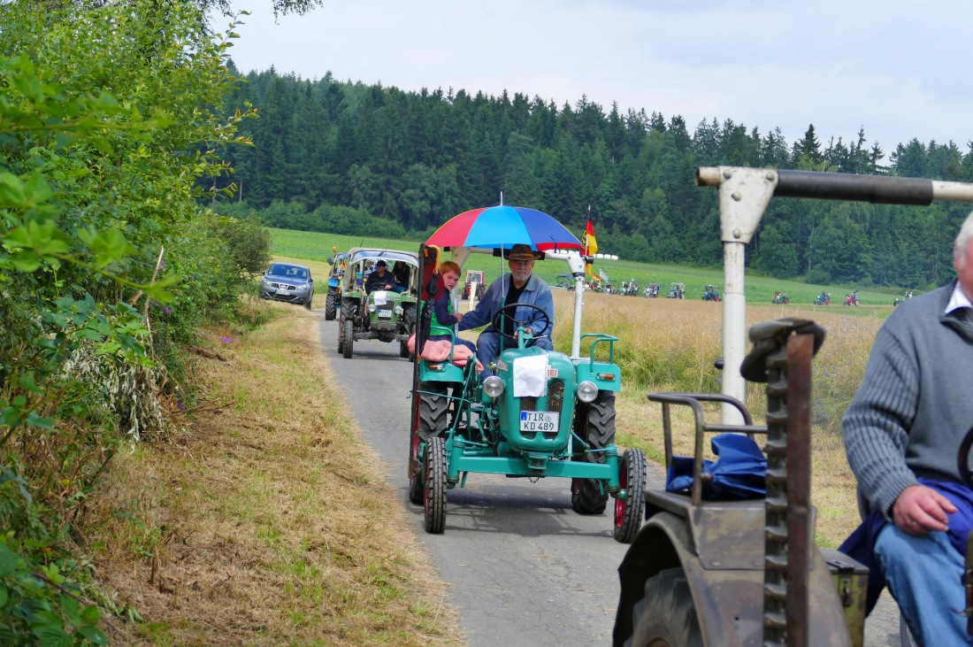 Foto: Martin Zehrer - Traktortreffen 2016 in Oberwappenöst<br />
Trotz Regen am Vormittag kamen an diesem Sonntag ca. 120 Oldtimer-Bulldogs und unzählige Besucher. Zum Mittag hin klarte das Wetter  