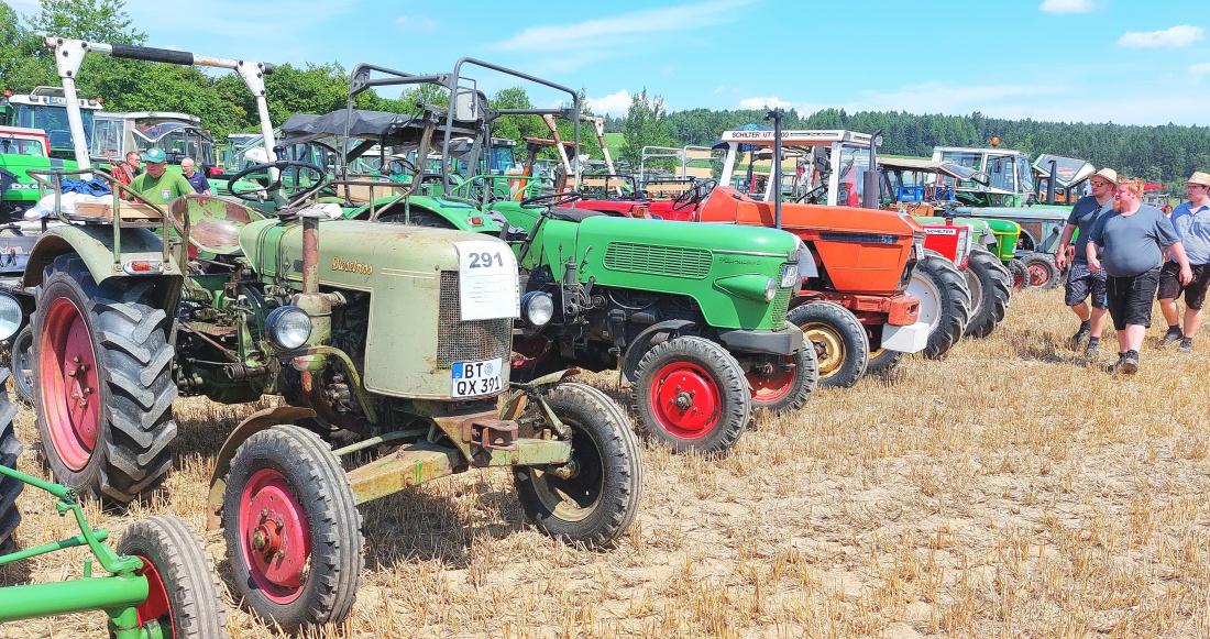 Foto: Martin Zehrer - Über 340 Oldtimer-Traktoren fanden den Weg zum Oldtimertreffen in Oberwappenöst... 