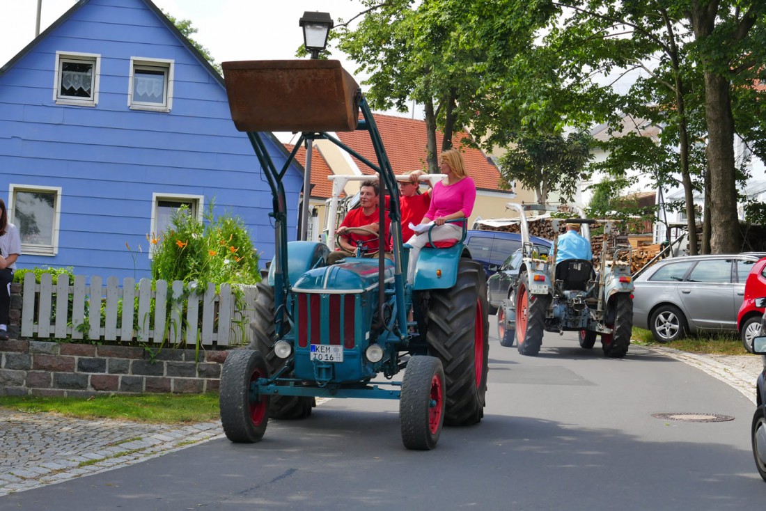 Foto: Martin Zehrer - Selten, aber dabei. Ein Hanomag mit Frontlader auf der Rundfahrt durch Oberwappenöst. 
