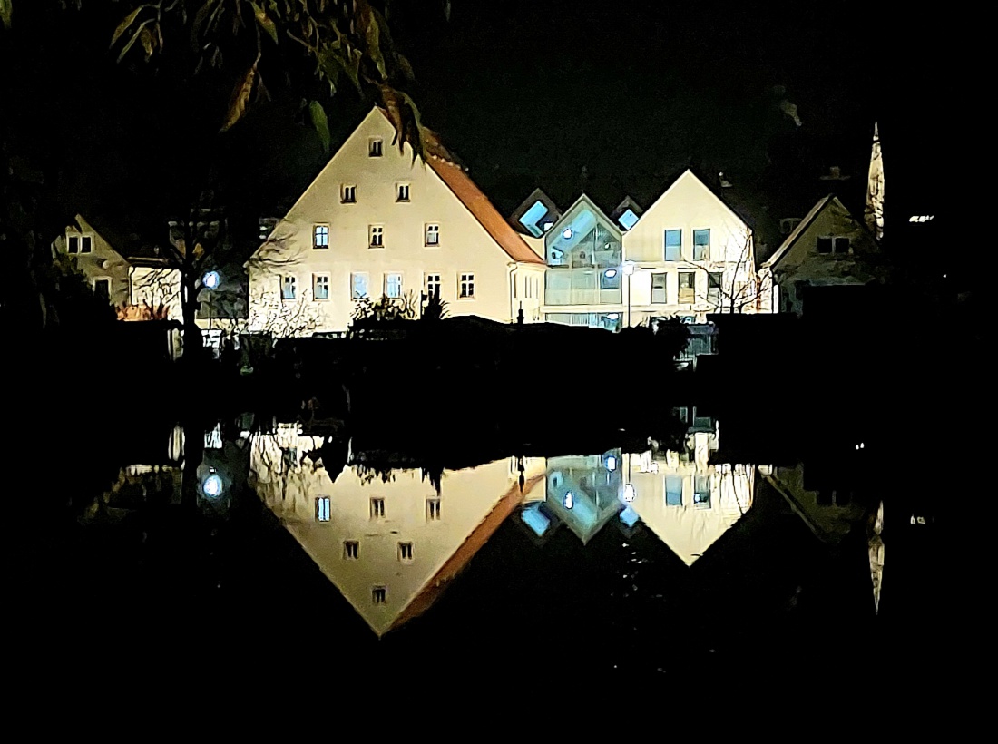 Foto: Martin Zehrer - Wunderschöne Spiegelungen am kemnather Stadtweiher... 